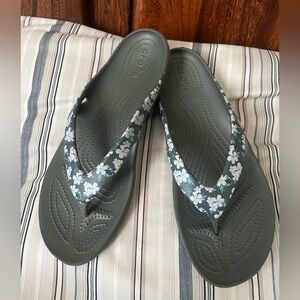 Crocs Ionic Comfort Flowered Strap Women’s Size 10 Sandals, very good condition